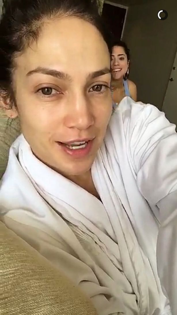 Jennifer Lopez Without Makeup Will Make You Think She Didn’t Age at All